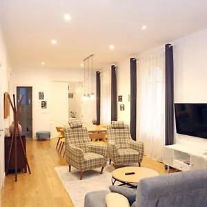 Piso Exclusivo Frente Al Casco Viejo Con Parking Gratis Appartamento
